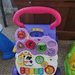 Girl Push And Learn Walkers 