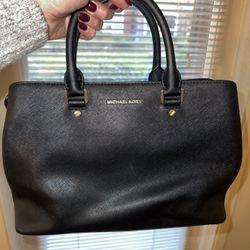 Black Michael Kors Purse (Medium) 