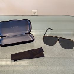 Stunning Gucci GG0291S 001 Oversized Shield Sunglasses Gray Lenses Gold Frame Italy