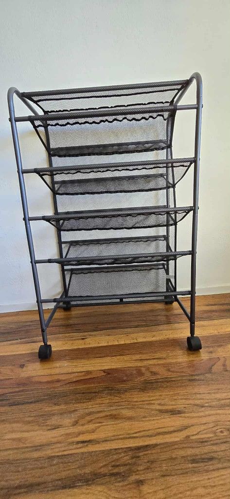 Shoes Rack $10. Located In Lodi. Estante Para Zapatos