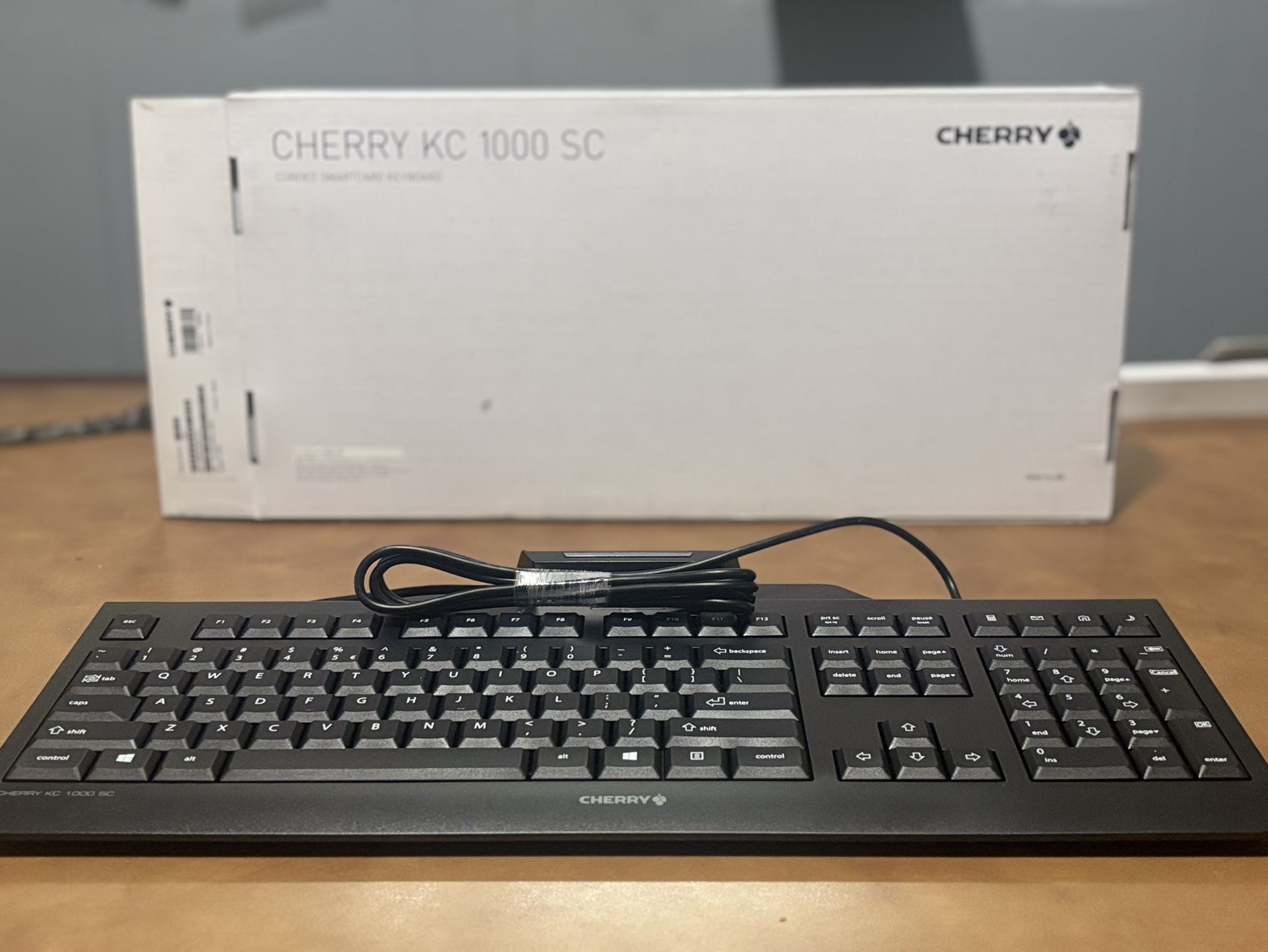 (BULK‼️) 31 SMART KEYBOARD BRAND NEW IN BOX