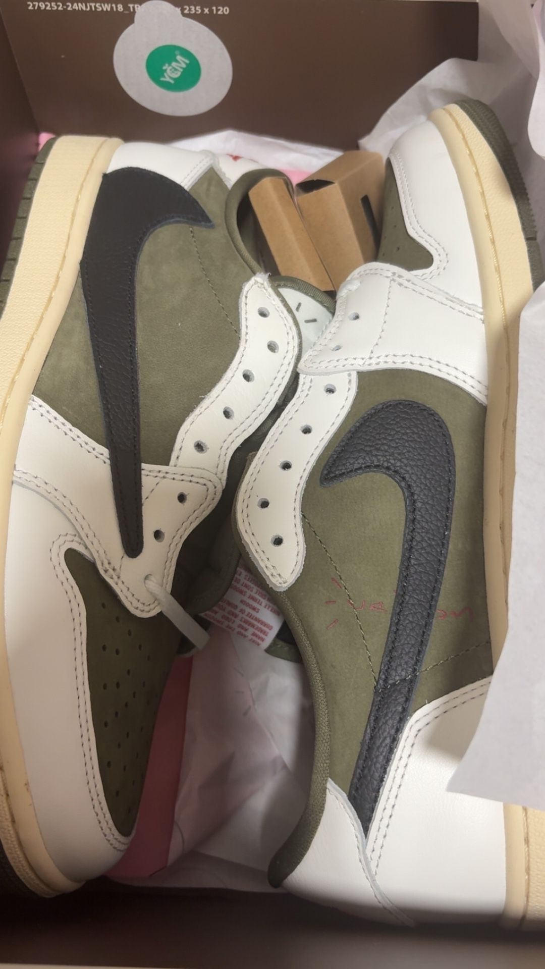 Travis Scott Jordan 1 low “ Medium Olive “