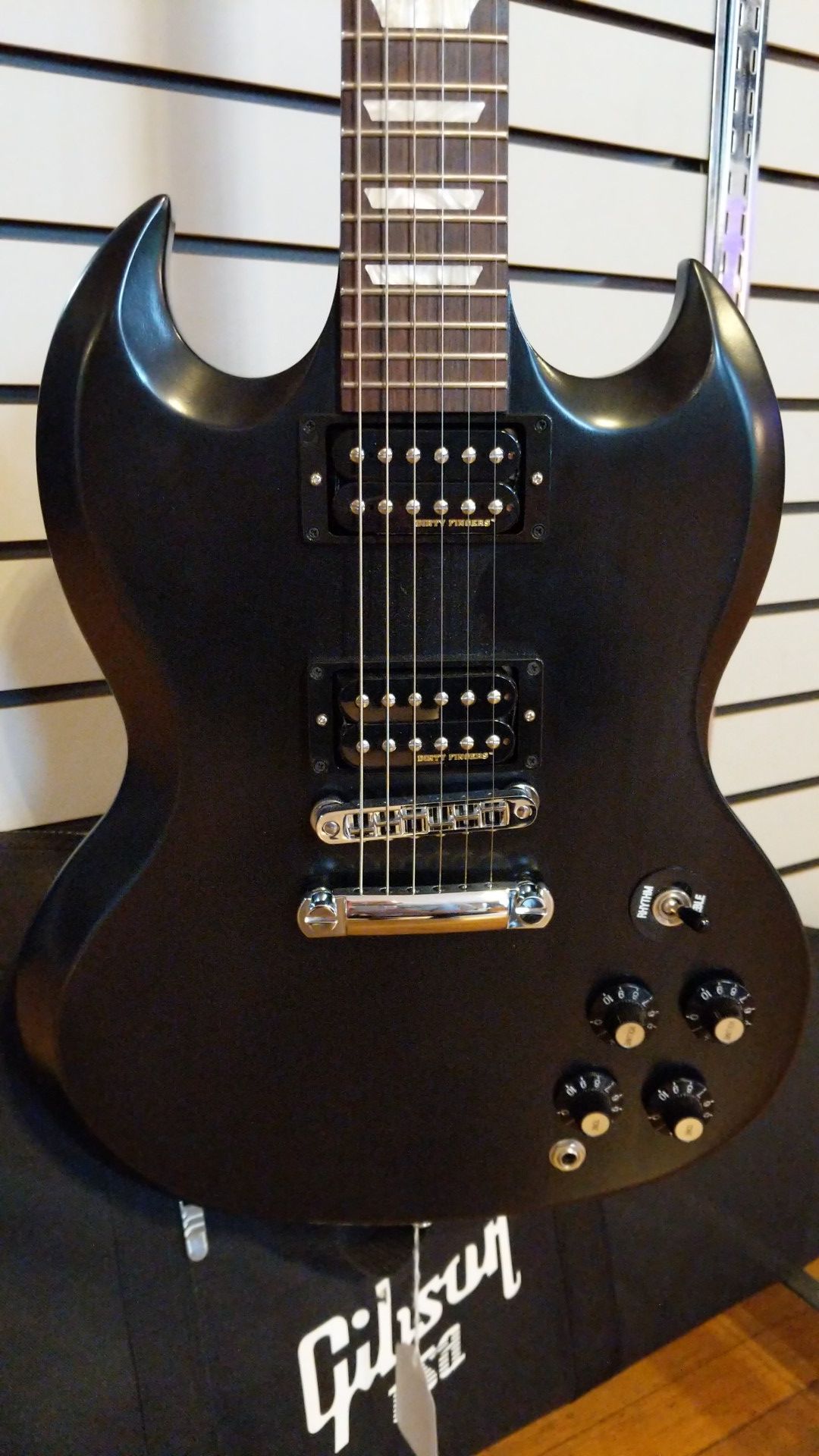 Gibson SG 70s tribute with automatic min-ETuners