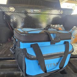 Titan Artic zone Lunchbox 