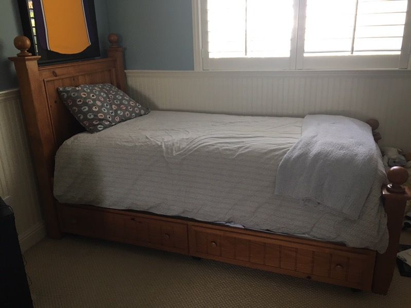 Pottery Barn Kids Thomas Trundle Bed and Dresser