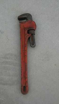 Pipe wrench 18"