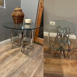Set of two rare vintage Mid-Century Modern sculptural chrome and glass side table designed by Milo Baughman for Design Institute of America 1970s end