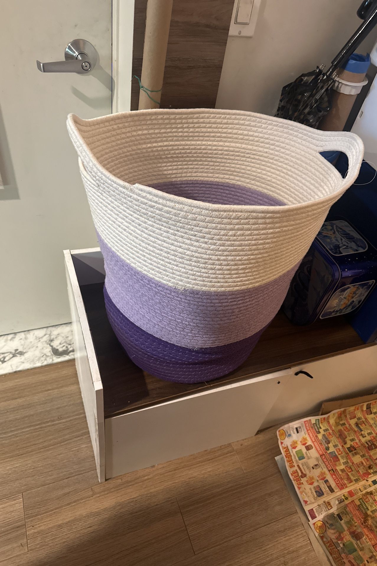 WOVEN HAMPER/BASKET