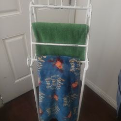 Metal Freestanding Rack 