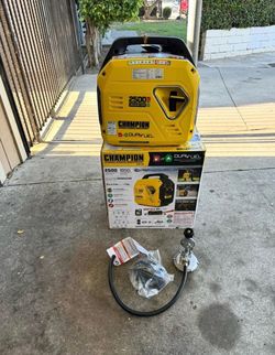 Champion Power Equipment 2500-Watt Recoil Start Ultra-Light Portable Gas and Propane Powered Dual