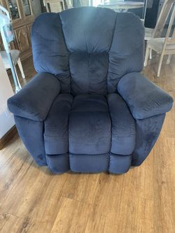 La-Z-Boy Manual Recliner – Navy Blue – Like New