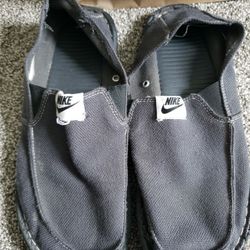 Men's Nike Slip On Size 9
