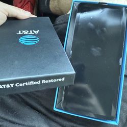 Samsung Z Flip 7 (256GB) AT&T – Excellent Condition