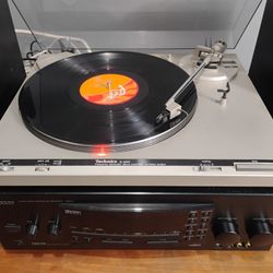 Technics SL-B200 Turntable With Audio Technica AT92E .