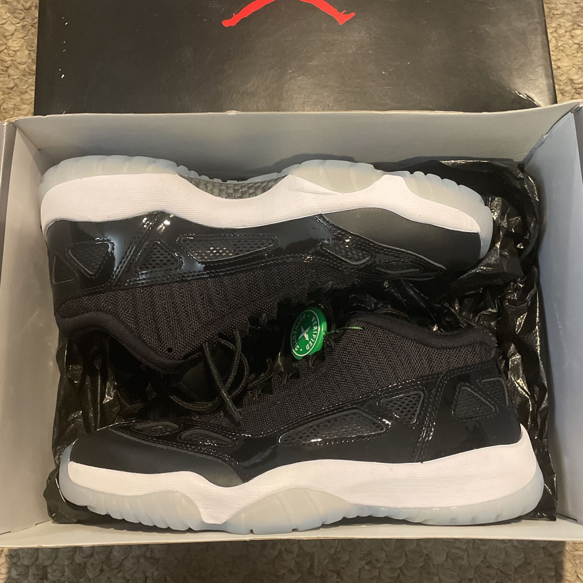 Jordan 11 Low IE