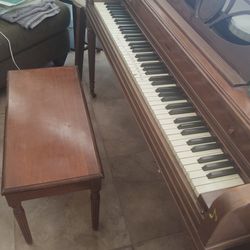 Everett Console Piano 
