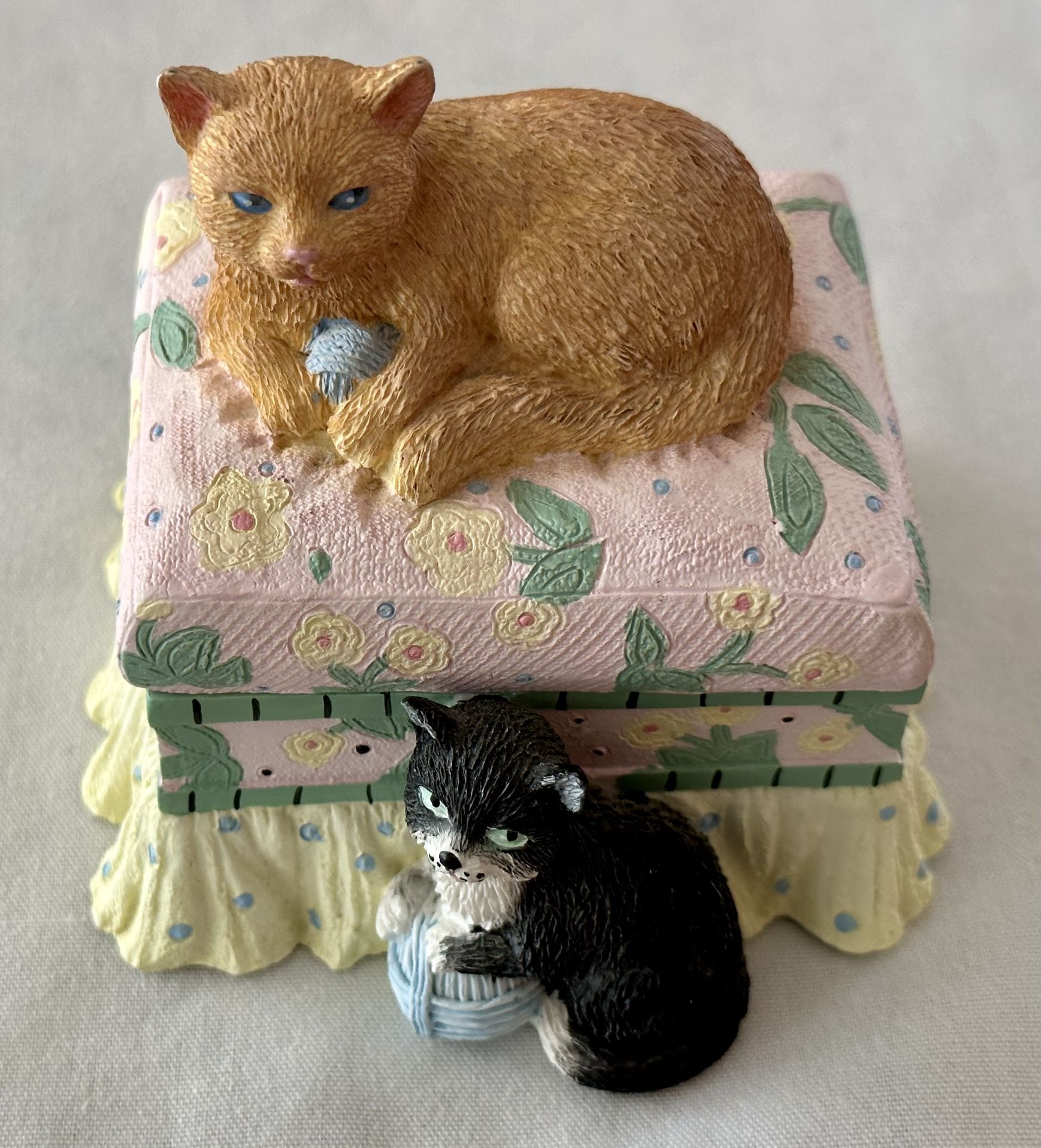 Vintage Lady Jayne Cottage Cat Pad, Pen Holder or Jewelry Box