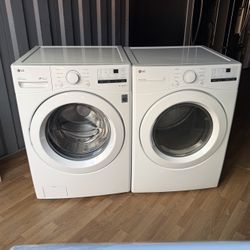 LG washer and electric dryer set, 220v, in perfect working condition. Washer capacity 4.5 dryer capacity 7.4 We offer delivery, instal