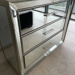 Mirror Chest / Dresser - City Furniture