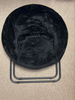 Foldable black fuzzy chair