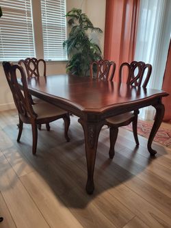 Dining Table & Chairs
