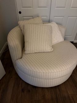 Round Oversized Swivel Chair