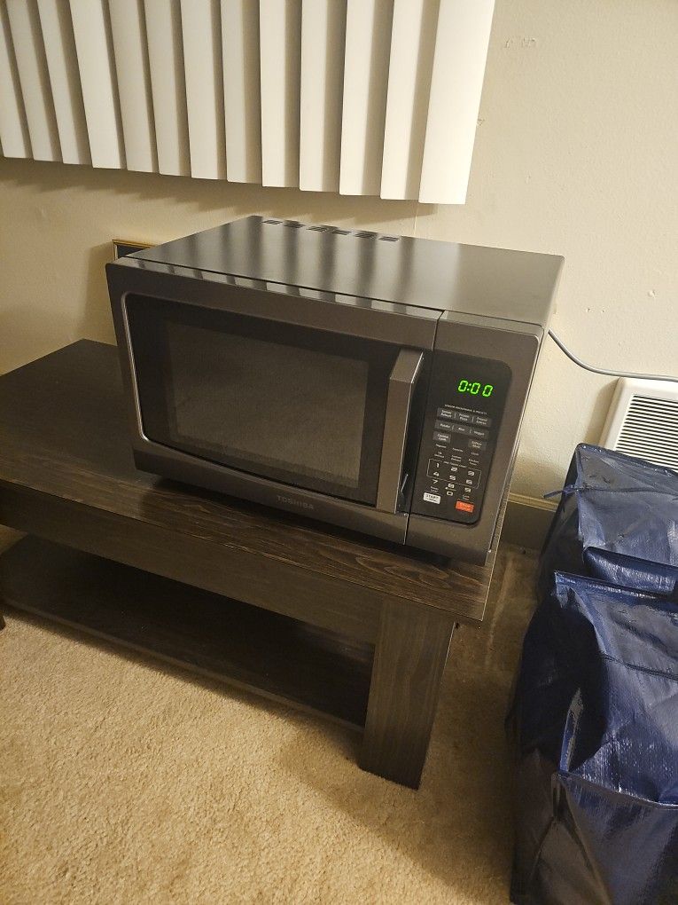 TOSHIBA Microwave Oven (EM131A5C-BS)