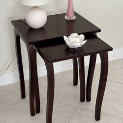Set of 2 Wood Nesting Side Tables with Curved Legs 