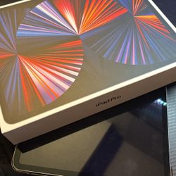 12.9 Apple iPad Pro With Apple Pencil