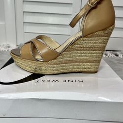 Wedge Nine West Size 7.  EXCELLENT PRICE VERY LOW PRICE