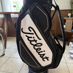 Titleist Mid Size Staff Bag
