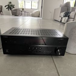 Yamaha - 5.1-Ch. 4K Ultra HD A/V Home Theater Receiver - Black