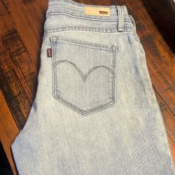 Women’s Levi’s Size 6 Never Worn 