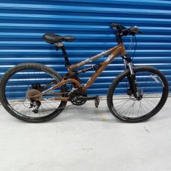 BICYCLE GIANT 27 SPEED BRAND NEW 