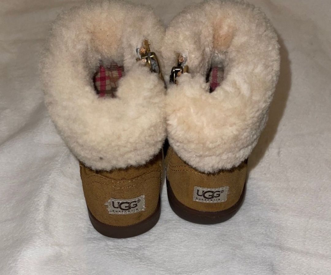 Ugg Boots For Toddler size 7