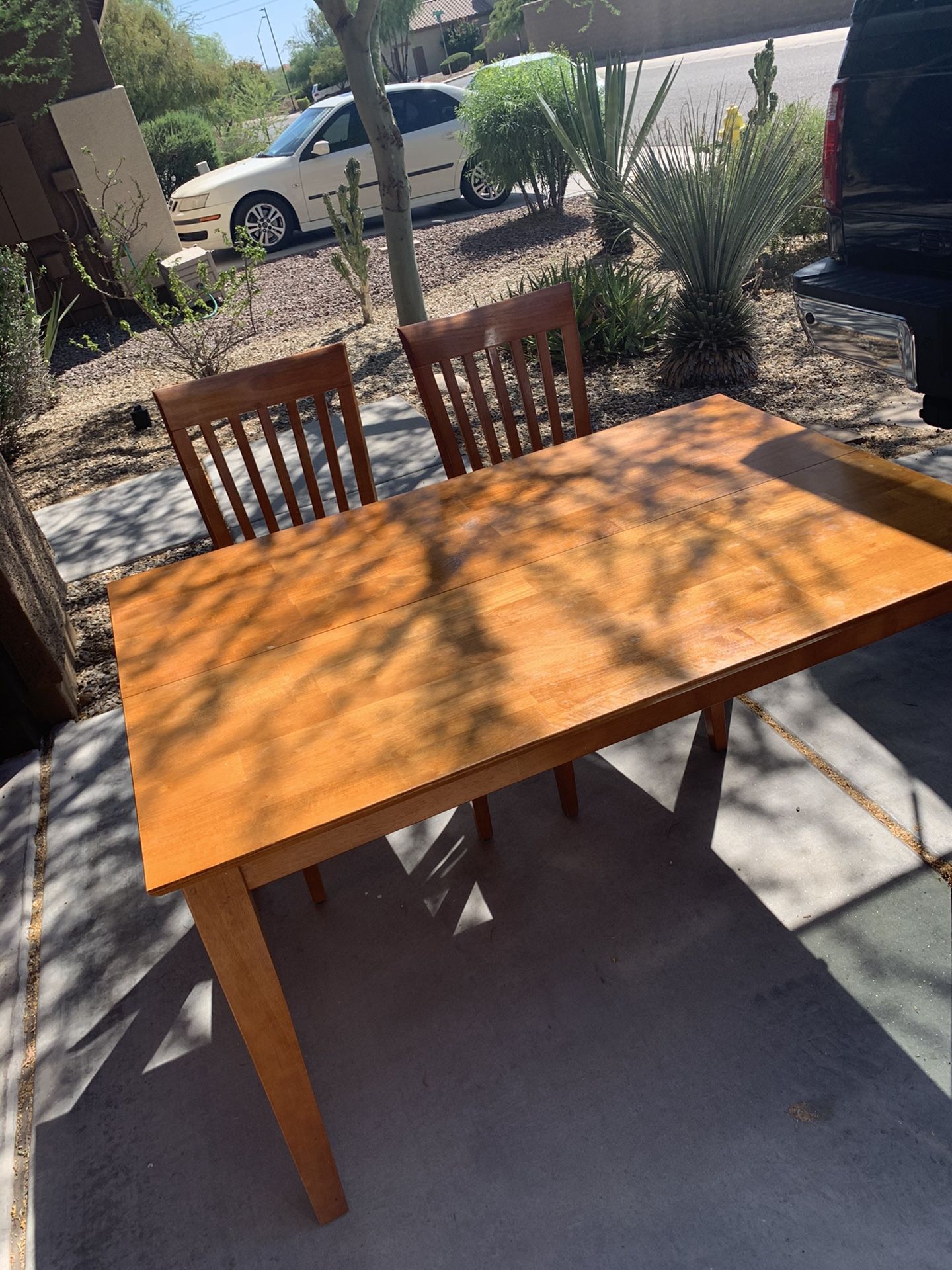 Table with 4 chairs