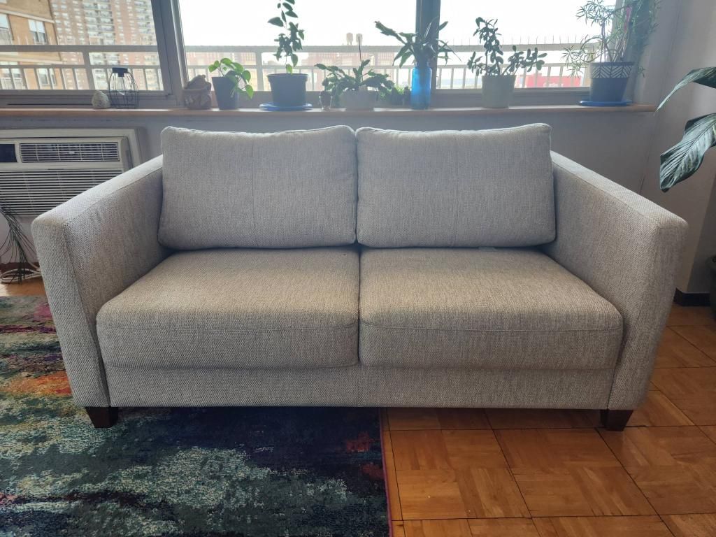 Jensen Lewis Luxury Couch -queen Bed