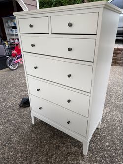 IKEA IDANAS 6 drawer dresser (DELIVERY AVAILABLE)