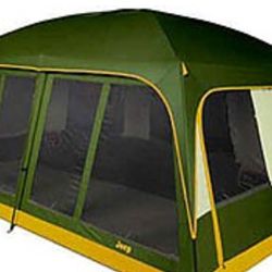 beautiful huge 3 room tent , brand new condition  , quality made by jeep 