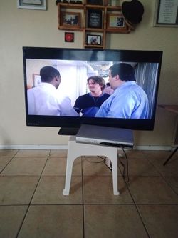 Magnavox led TV and DVD player