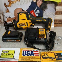 NEW DEWALT 20V BRUSHLESS ATOMIC RECIPROCATING SAW KIT 