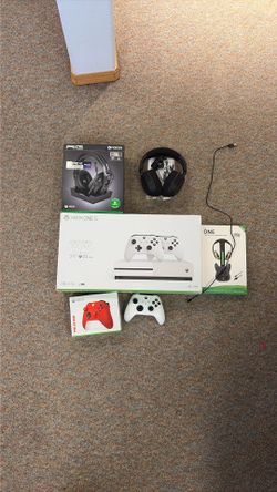 XBOX ONE S 1 TB (READ DESCRIPTION)