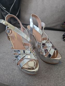 Sliver ladies heels size 71/2