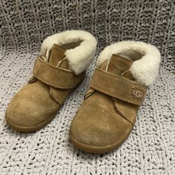 Boys Uggs Size 8