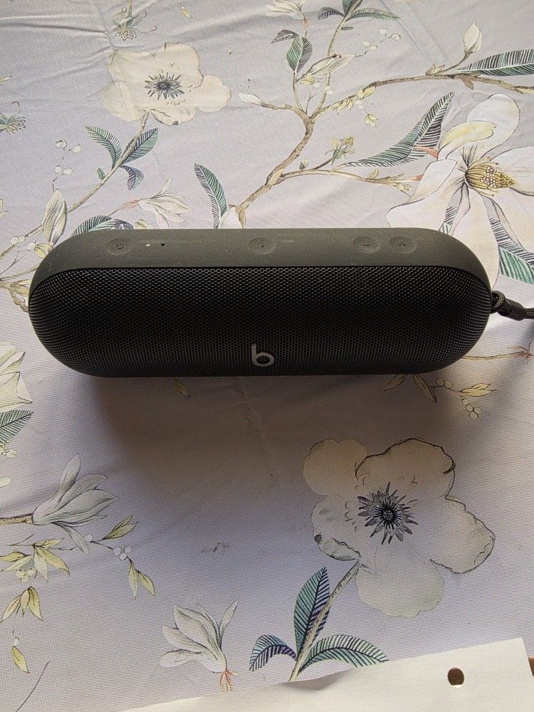 Beats Pill Wireless Bluetooth Speaker 
