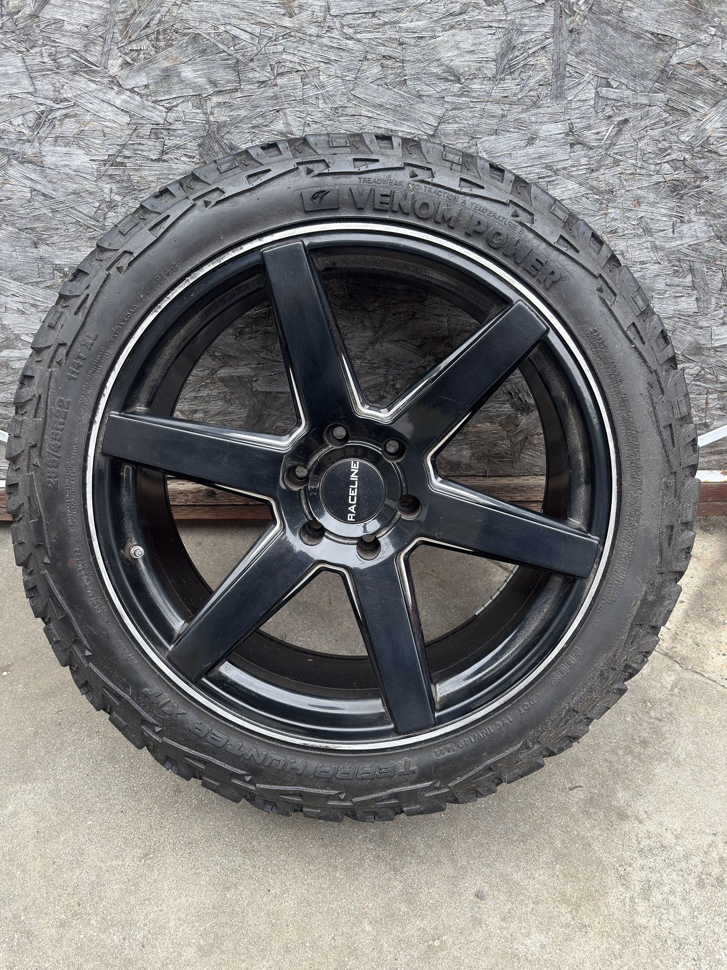 Raceline 22” Aluminum Wheel with Venom Power Trail Hunter R/T