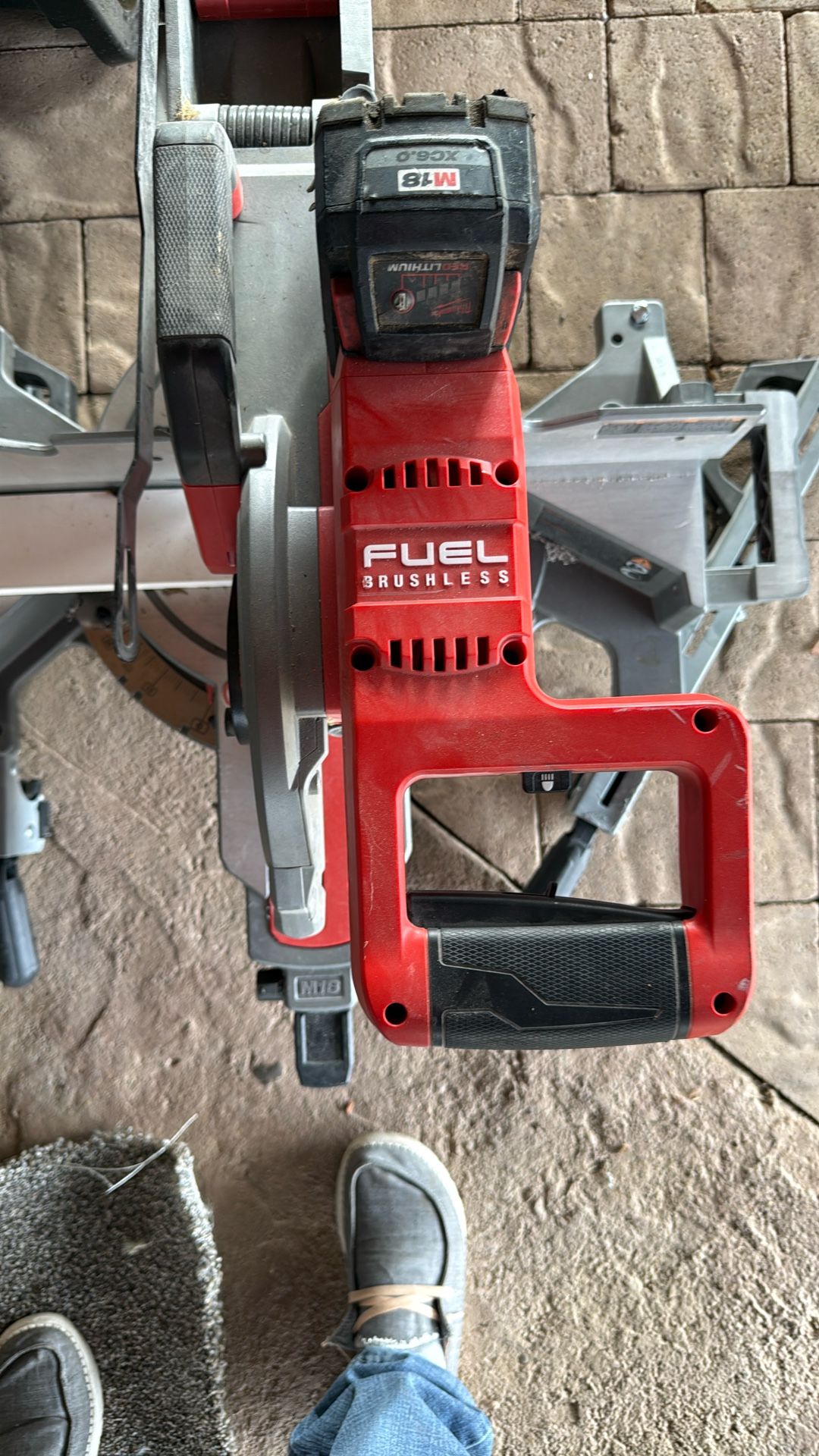 18 V Milwaukee Compound Slide Miter Box