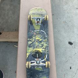COMPLETE SKATEBOARD