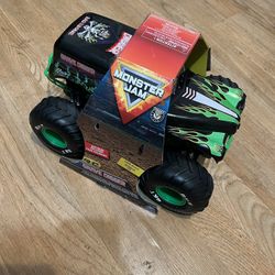 Monster Jam Official Grave Digger Remote Control Truck 1:15 Scale, 2.4GHz