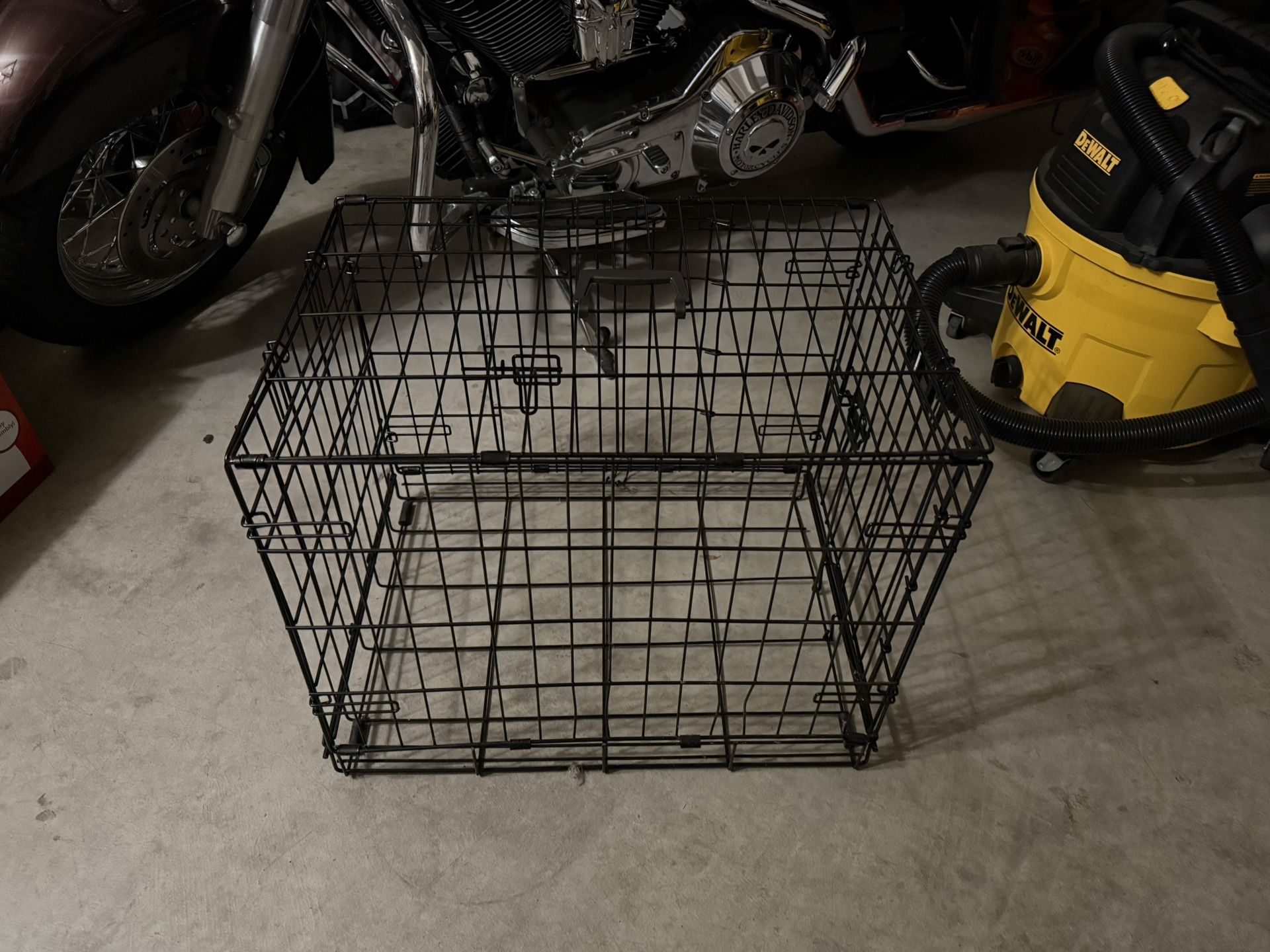 Dog crate (medium)